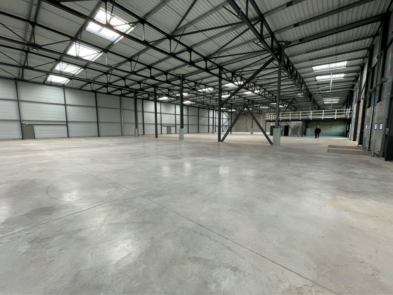 Local d'activité Saint-Quentin-Fallavier 7738m² Location local d'activité Saint-Quentin-Fallavier Isère OLACT2314361 4